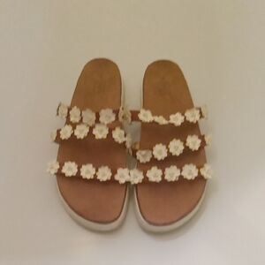 Floral Strap Sandals in Brown and Cream